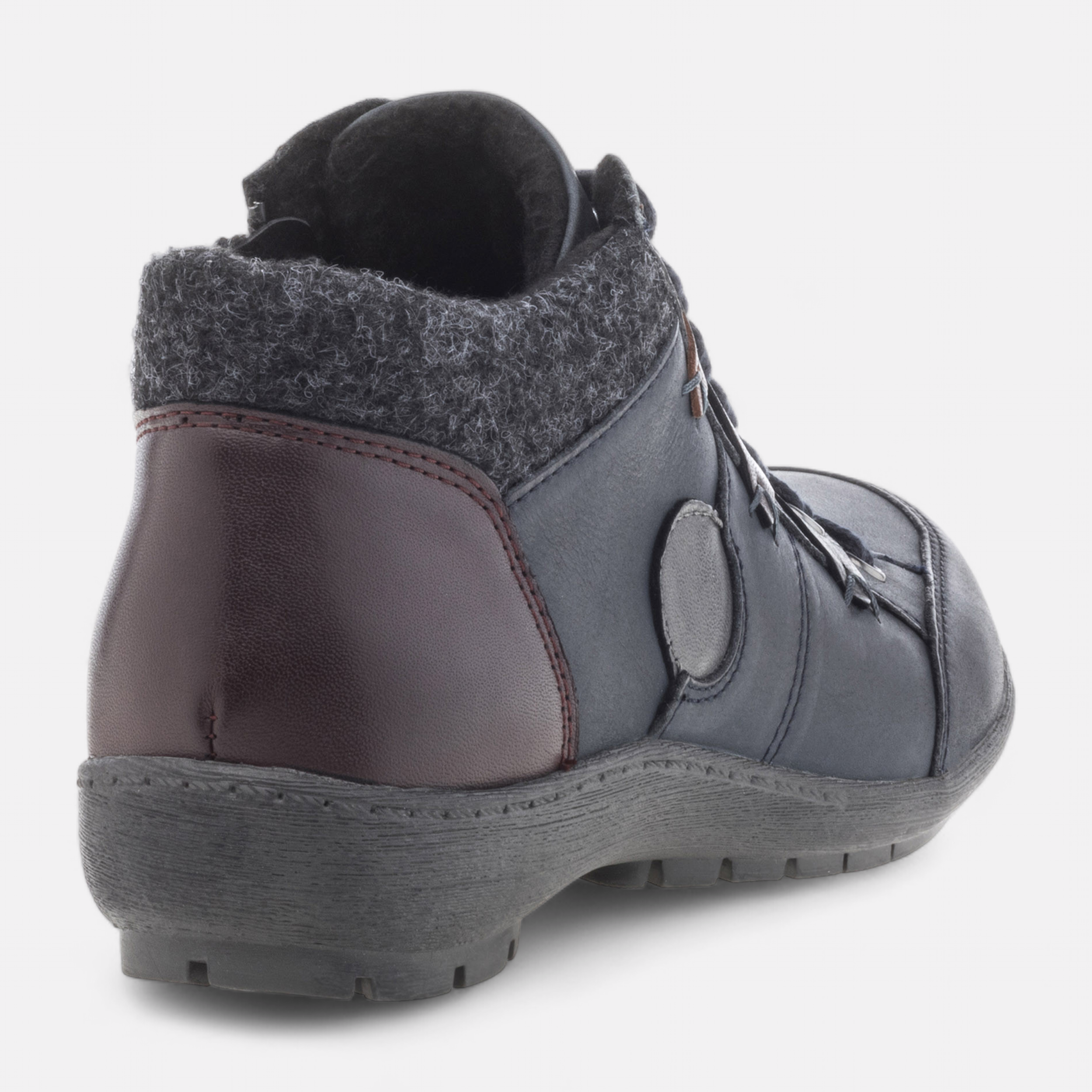 Ankle boots Women in leather jeans Europe EN