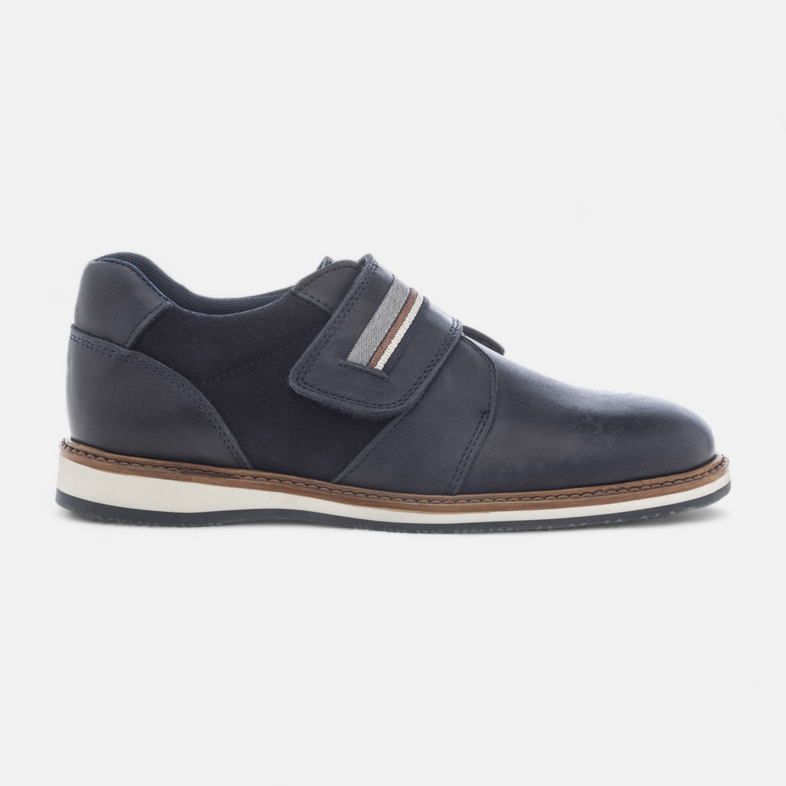 Chaussures habillées garçon sale